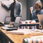 Construire une Compliance Intelligente dans les Startups : Leçons Pratiques pour le Reporting de Transparence à l’Échelle Globale